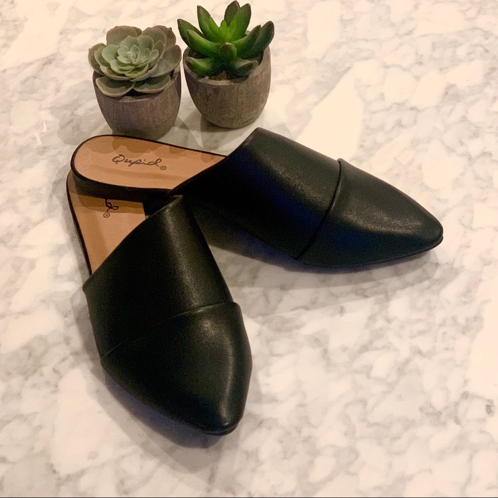 TRENDING! 🎉Black Vegan Leather Mule Flats - Picture 3 of 5